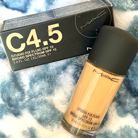 Mac Cosmetics STUDIO FIX FLUID SPF 15 24HR MATTE FOUNDATION + OIL CONTROL (NEW) - Picture 1 of 10